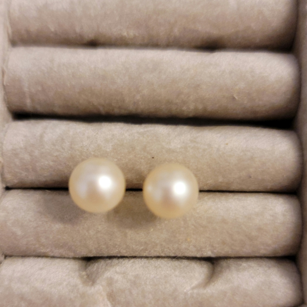 Pearl earrings
